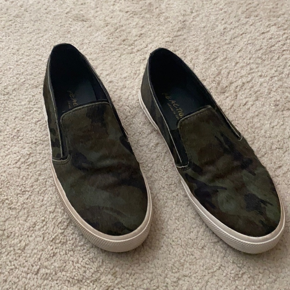 Kenneth Cole Reaction Slip Ons